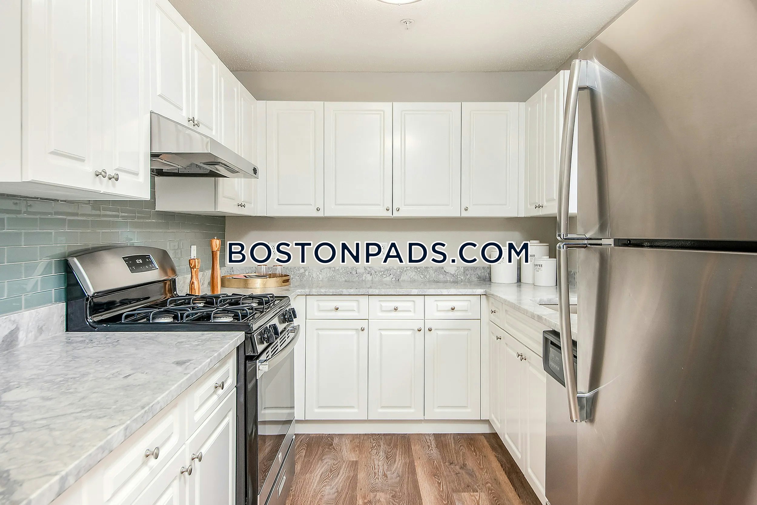 Essex Apartments Photo 19