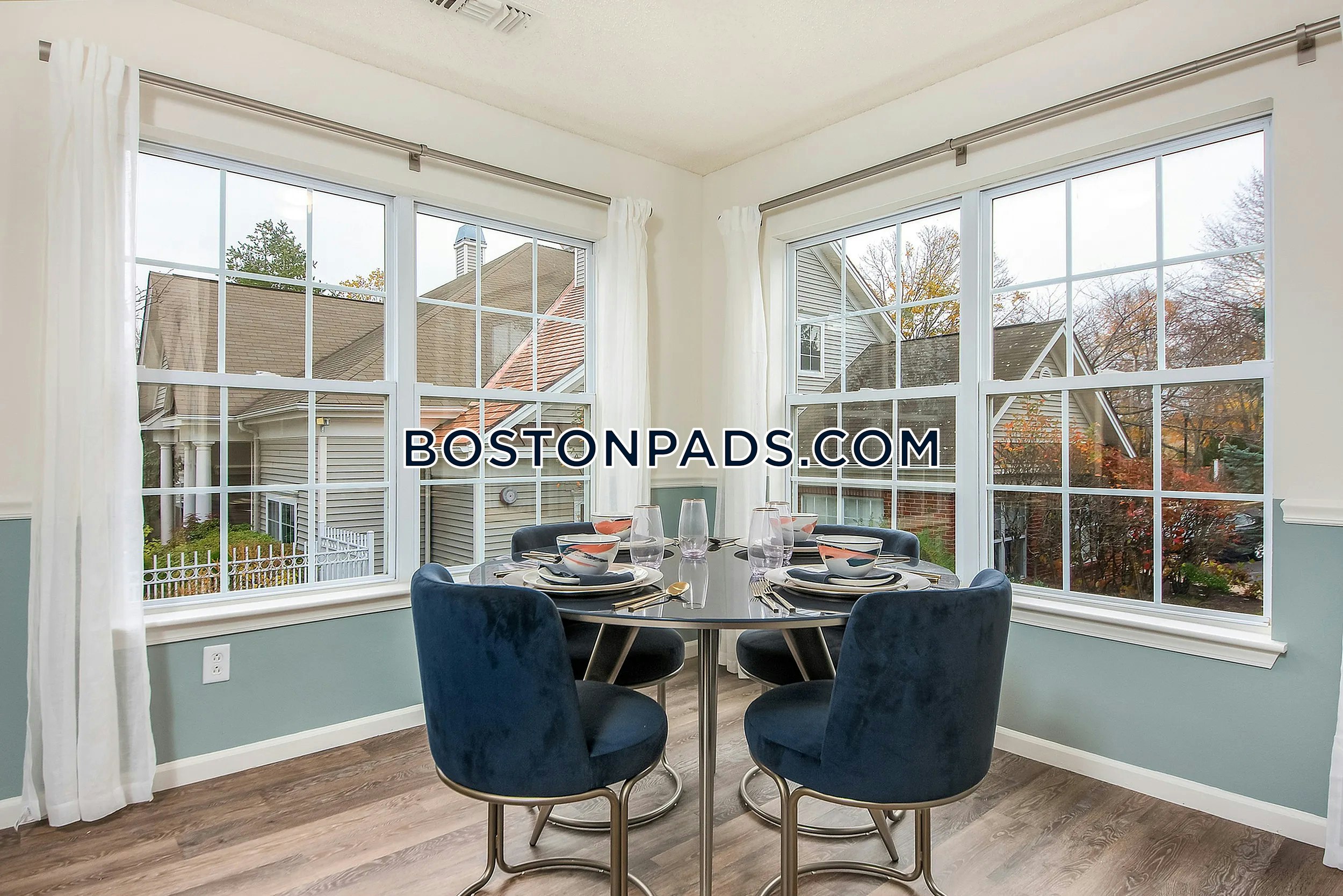 Essex Apartments Photo 13