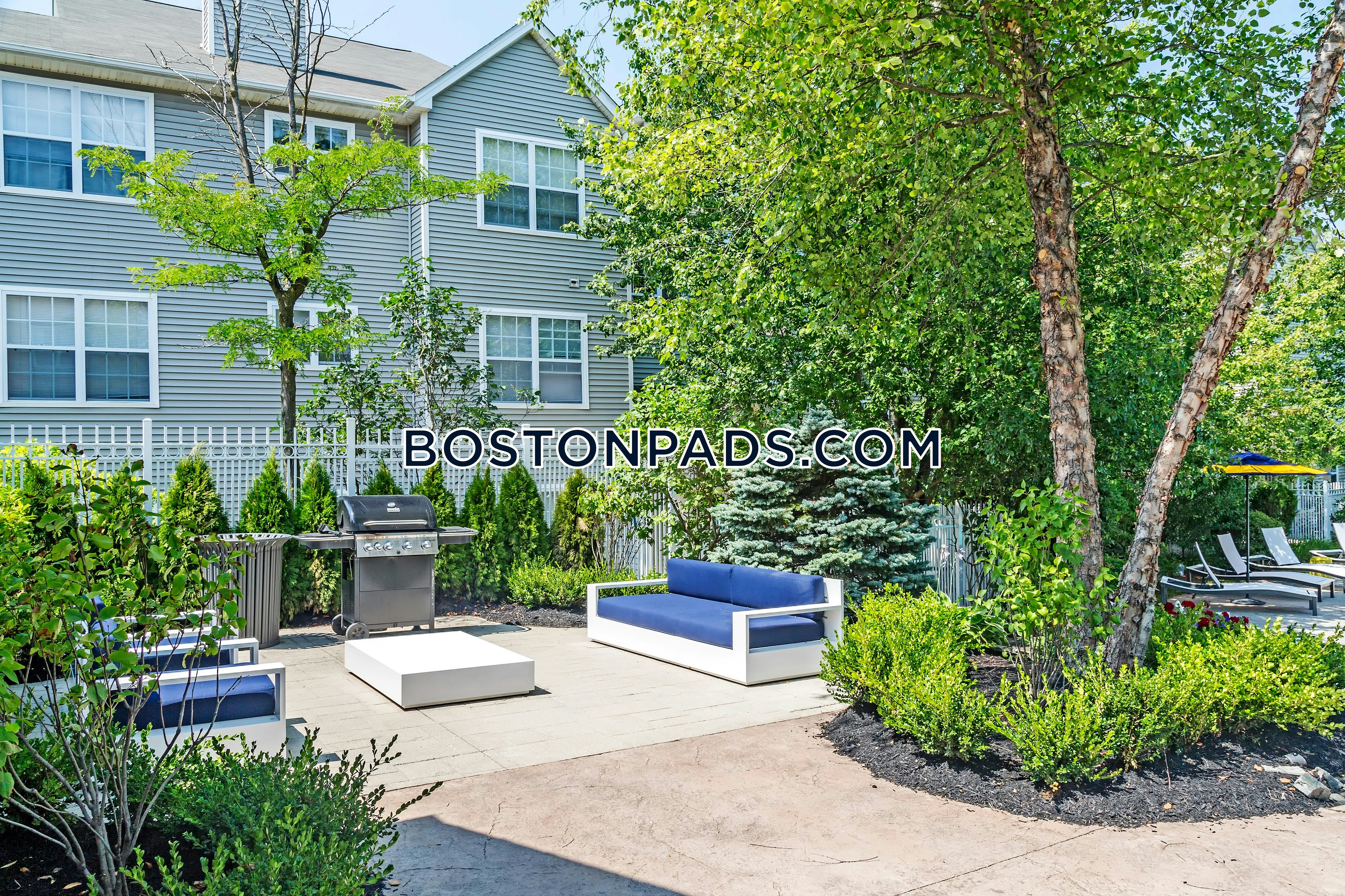 Essex Apartments Photo 28