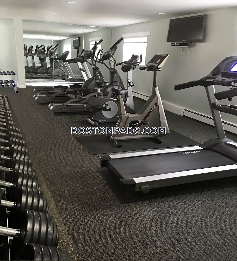 Sutton Apartments Photo 3