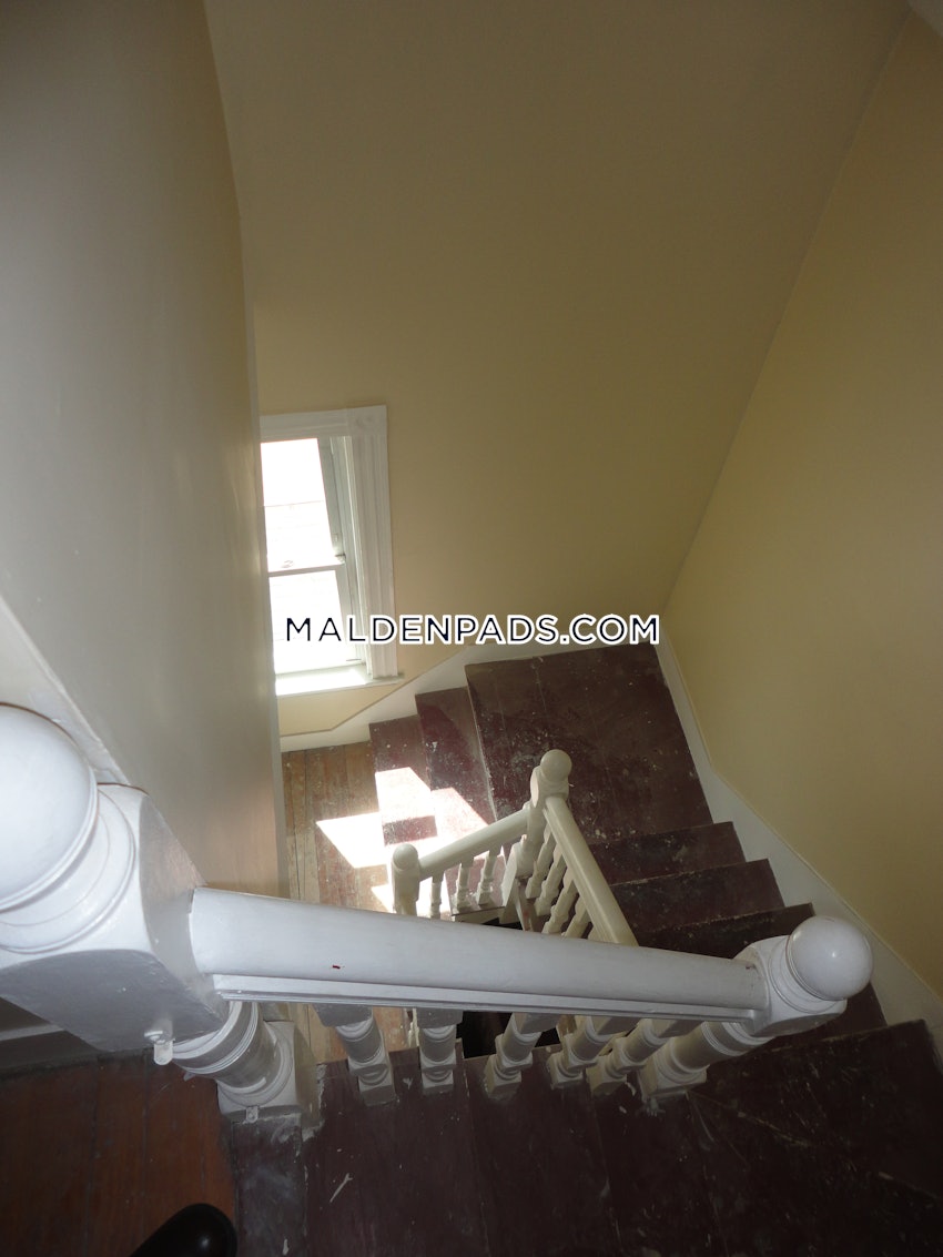 MALDEN - 5 Beds, 2 Baths - Image 10