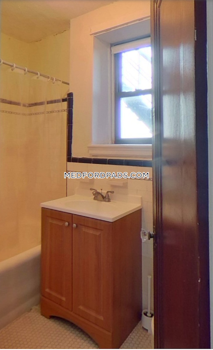 Medford - Wellington - Studio , 1 Bath - Image 2