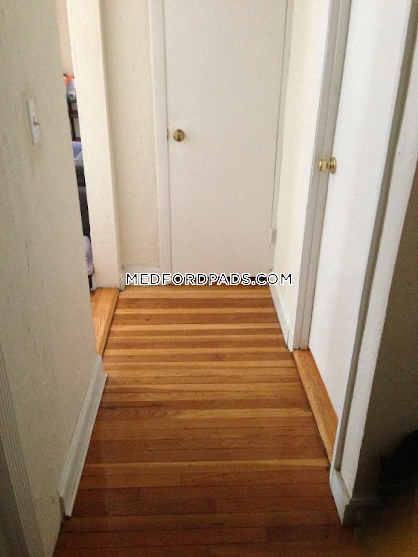 MEDFORD - TUFTS - 4 Beds, 1 Bath - Image 9