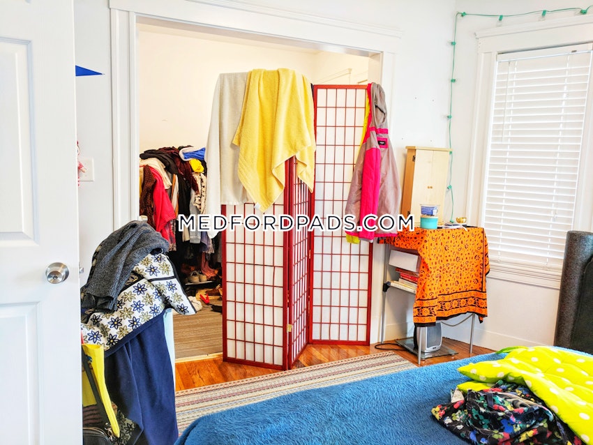 MEDFORD - TUFTS - 3 Beds, 1 Bath - Image 31