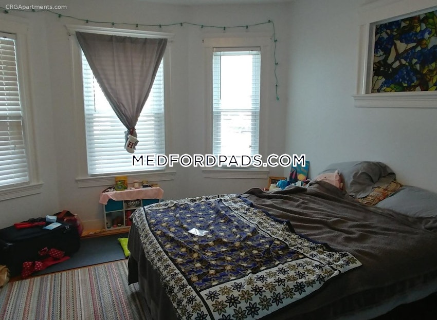 MEDFORD - TUFTS - 3 Beds, 1 Bath - Image 12