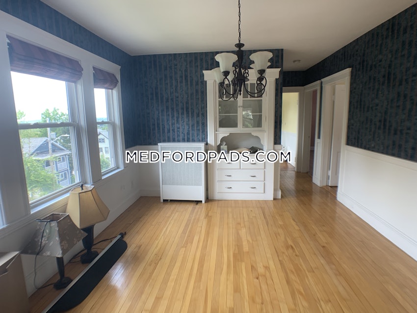 MEDFORD - TUFTS - 4 Beds, 1 Bath - Image 2