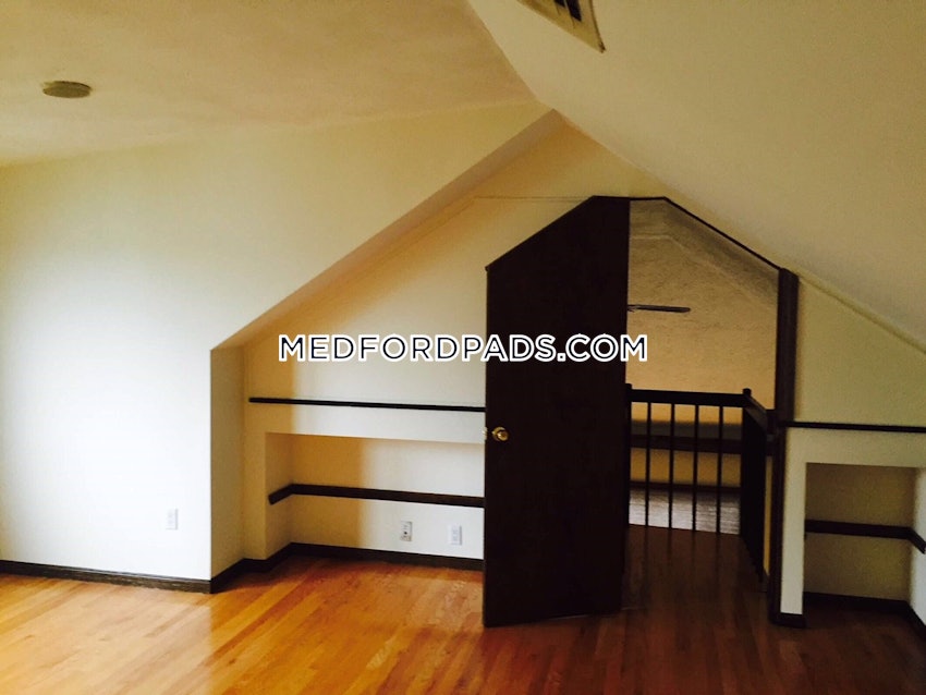 MEDFORD - TUFTS - 4 Beds, 2 Baths - Image 3