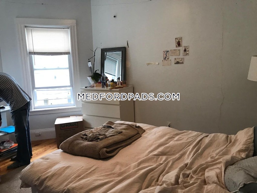 MEDFORD - TUFTS - 5 Beds, 2 Baths - Image 12