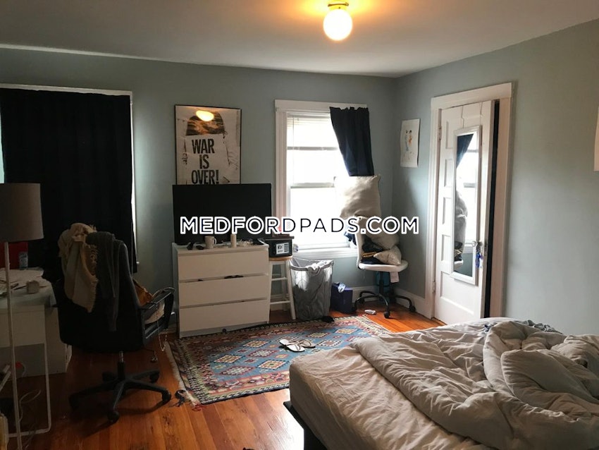 MEDFORD - TUFTS - 5 Beds, 2 Baths - Image 10