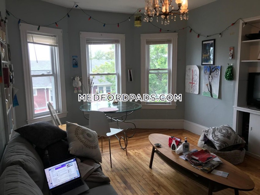 MEDFORD - TUFTS - 5 Beds, 2 Baths - Image 9