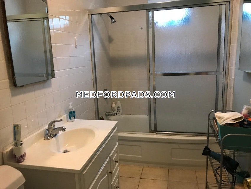 MEDFORD - TUFTS - 5 Beds, 2 Baths - Image 26