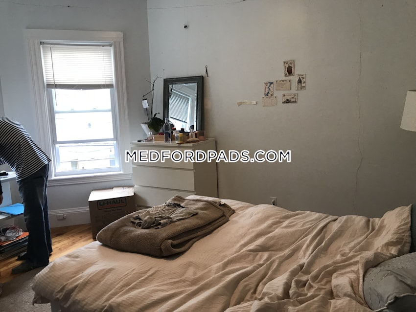 MEDFORD - TUFTS - 5 Beds, 2 Baths - Image 3