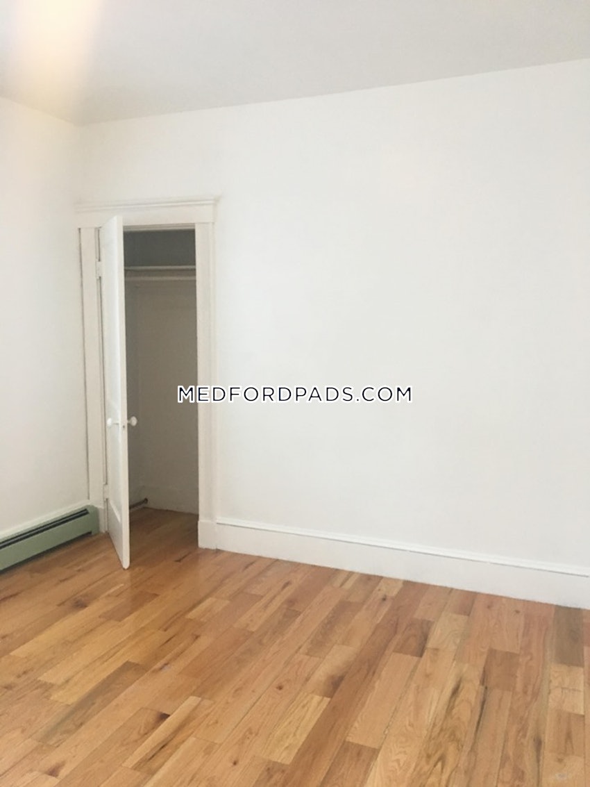 MEDFORD - TUFTS - 4 Beds, 1 Bath - Image 42