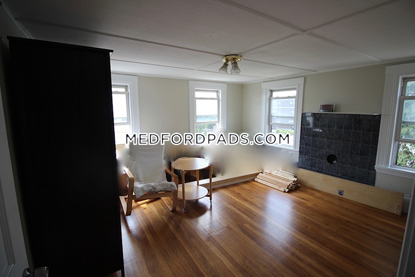 MEDFORD - TUFTS - 3 Beds, 1 Bath - Image 15