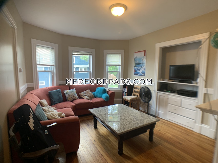 MEDFORD - TUFTS - 4 Beds, 1 Bath - Image 9