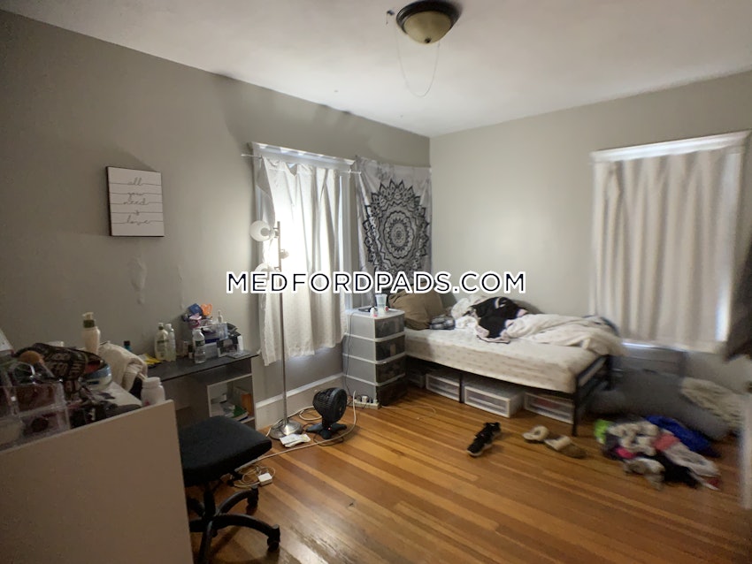 MEDFORD - TUFTS - 5 Beds, 1 Bath - Image 9