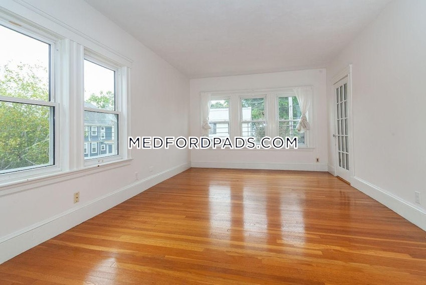 MEDFORD - TUFTS - 3 Beds, 1 Bath - Image 2