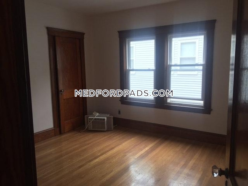 MEDFORD - TUFTS - 3 Beds, 1 Bath - Image 8