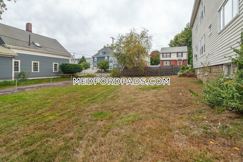 MEDFORD - TUFTS - 3 Beds, 1 Bath - Image 18