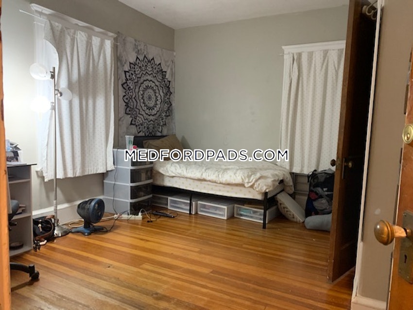 MEDFORD - TUFTS - 5 Beds, 1 Bath - Image 9