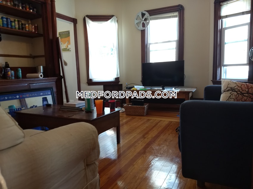 MEDFORD - TUFTS - 5 Beds, 2 Baths - Image 16