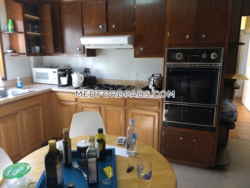 MEDFORD - TUFTS - 5 Beds, 2 Baths - Image 13