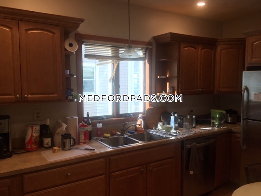 MEDFORD - TUFTS - 3 Beds, 1 Bath - Image 9