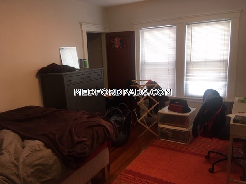 MEDFORD - TUFTS - 3 Beds, 1 Bath - Image 20