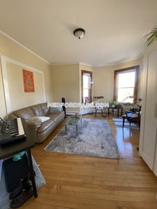 Medford Must-see 4 bed 2 bath with laundry in unit!  Tufts - $3,400