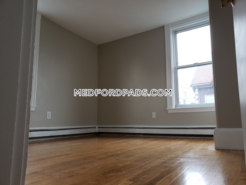 MEDFORD - WELLINGTON - 4 Beds, 1 Bath - Image 32