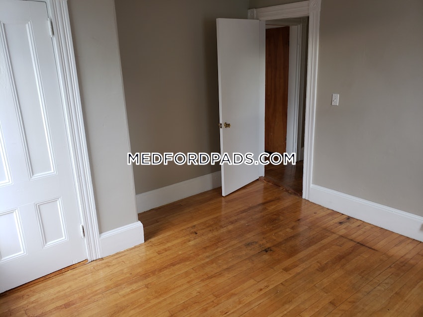 MEDFORD - WELLINGTON - 4 Beds, 1 Bath - Image 31