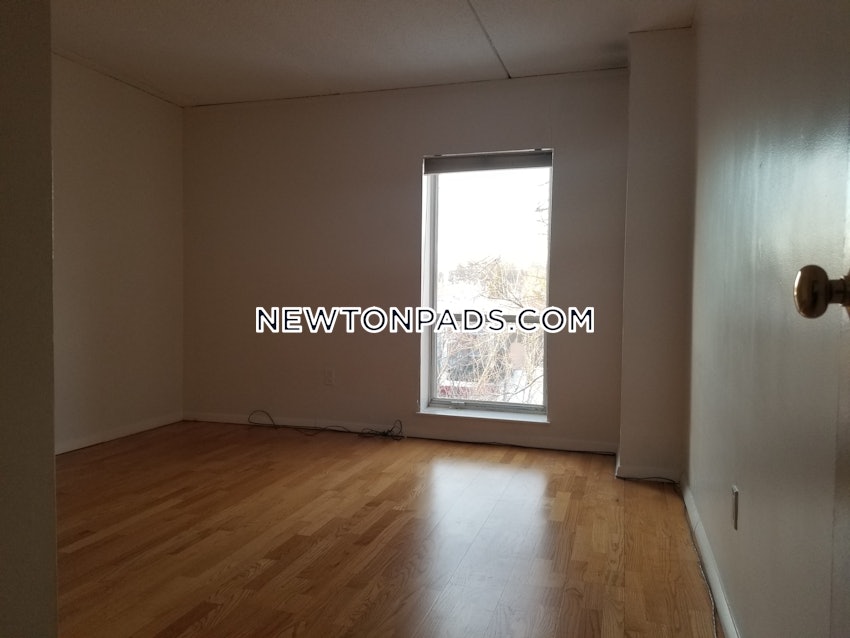 NEWTON - CHESTNUT HILL - 2 Beds, 2 Baths - Image 36