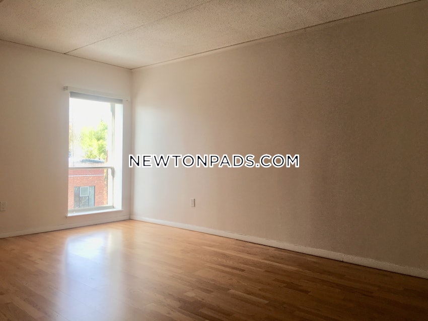 NEWTON - CHESTNUT HILL - 2 Beds, 2 Baths - Image 7