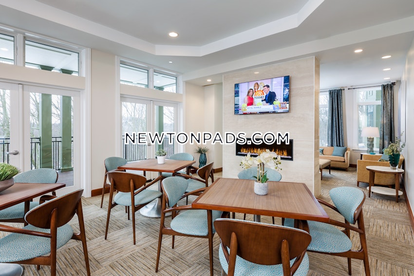 NEWTON - CHESTNUT HILL - 1 Bed, 1.5 Baths - Image 1