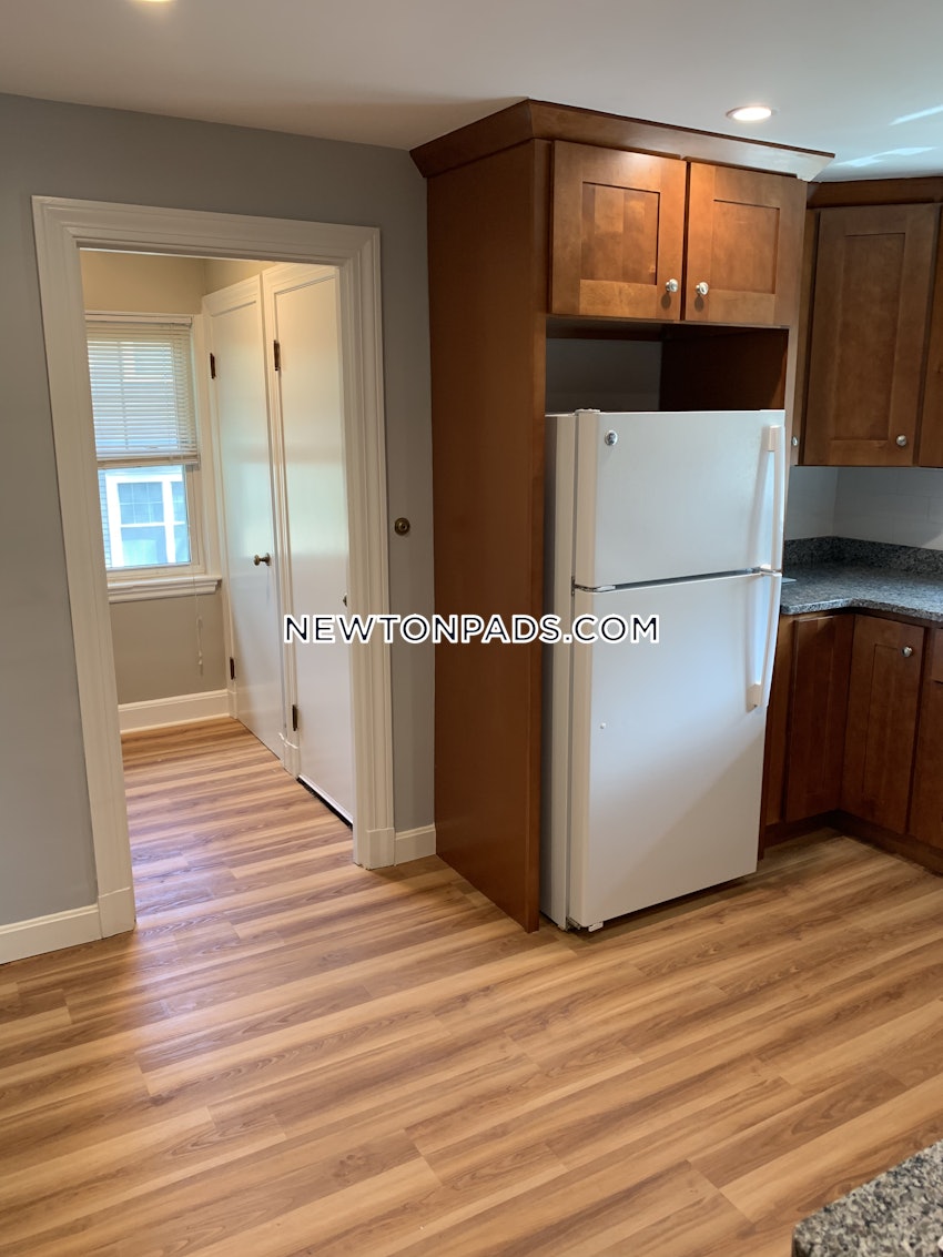 NEWTON - NEWTONVILLE - 3 Beds, 1 Bath - Image 11