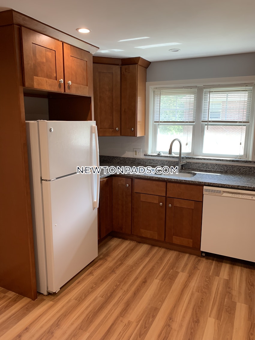 NEWTON - NEWTONVILLE - 3 Beds, 1 Bath - Image 12