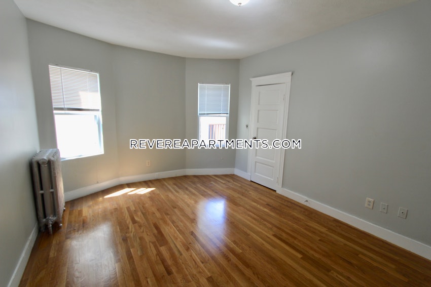 REVERE - 3 Beds, 1 Bath - Image 9