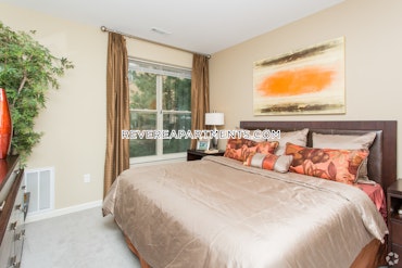 Overlook Ridge Dr. Revere