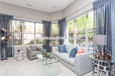 Overlook Ridge Dr. Revere