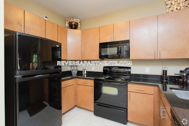 Overlook Ridge Dr. Revere