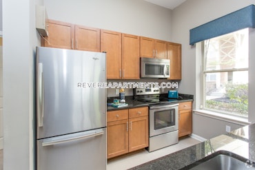 Overlook Ridge Dr. Revere