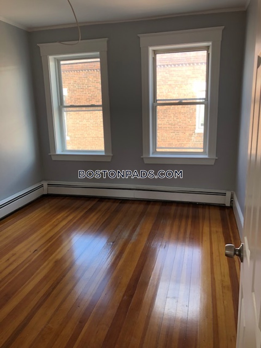 SALEM - 3 Beds, 1 Bath - Image 9