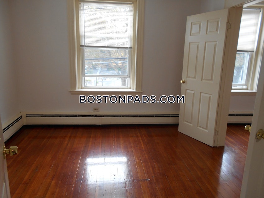 SALEM - 3 Beds, 1 Bath - Image 4