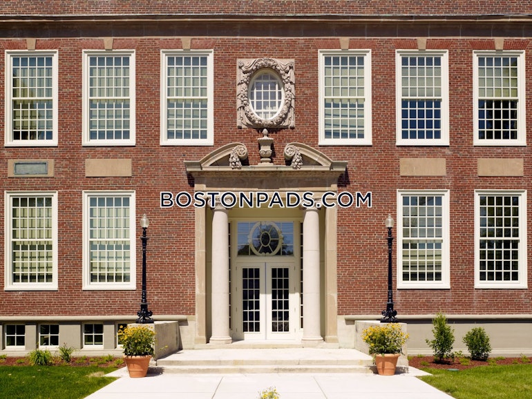 South Main St. Sharon