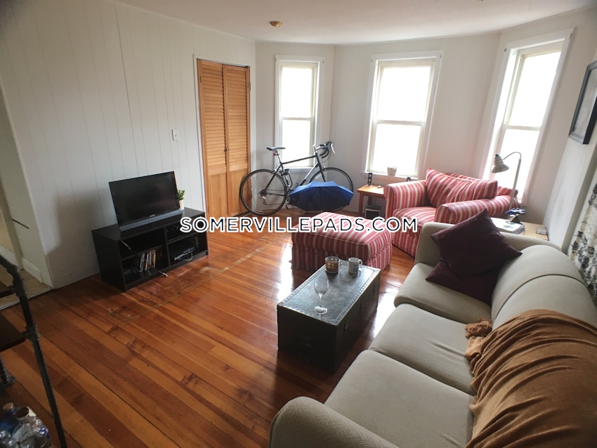 SOMERVILLE - DAVIS SQUARE - 3 Beds, 1 Bath - Image 2