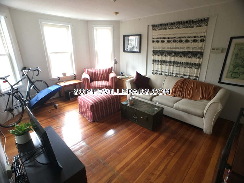 SOMERVILLE - DAVIS SQUARE - 3 Beds, 1 Bath - Image 1