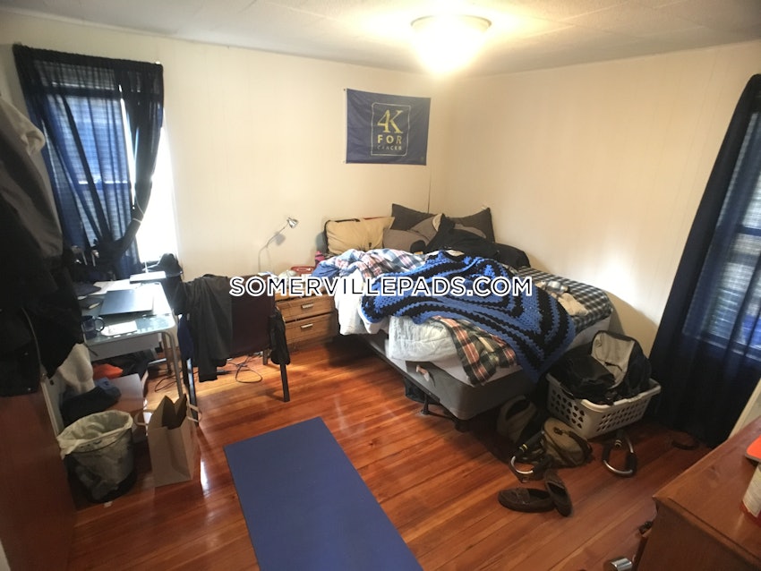 SOMERVILLE - DAVIS SQUARE - 3 Beds, 1 Bath - Image 15