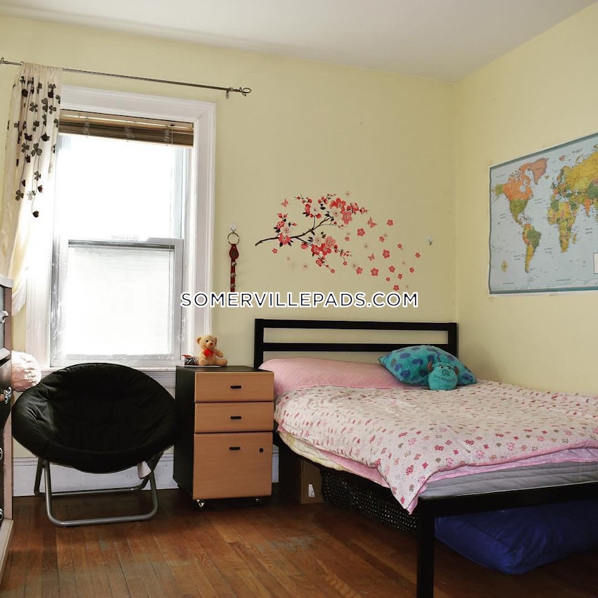 SOMERVILLE - DAVIS SQUARE - 2 Beds, 1 Bath - Image 4