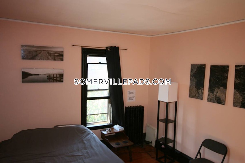 SOMERVILLE - DAVIS SQUARE - 4 Beds, 2 Baths - Image 6