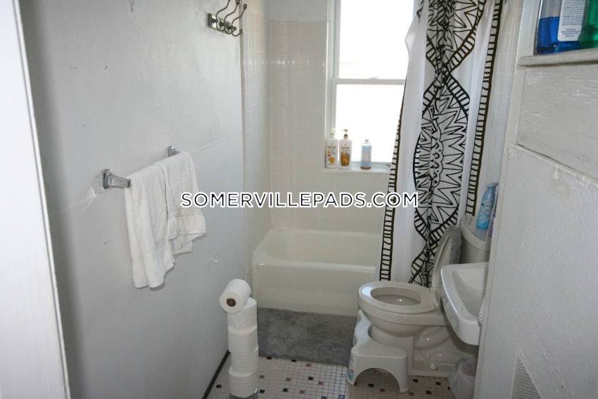 SOMERVILLE - DAVIS SQUARE - 4 Beds, 2 Baths - Image 12